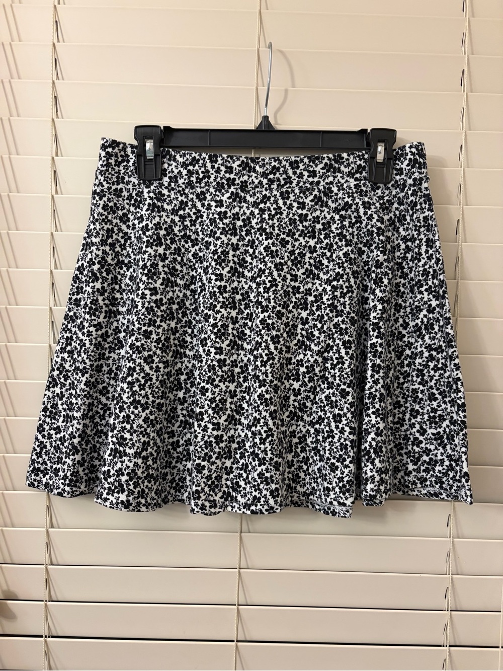 Aéropostale Womens Large Skater Skirt Black White Floral Print Flowy Mini Cotton